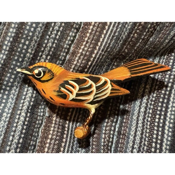 VINTAGE JAPANESE TAKAHASHI BIRD PIN BROOCH HAND CARVED & PAINTED - Picture 1 of 5